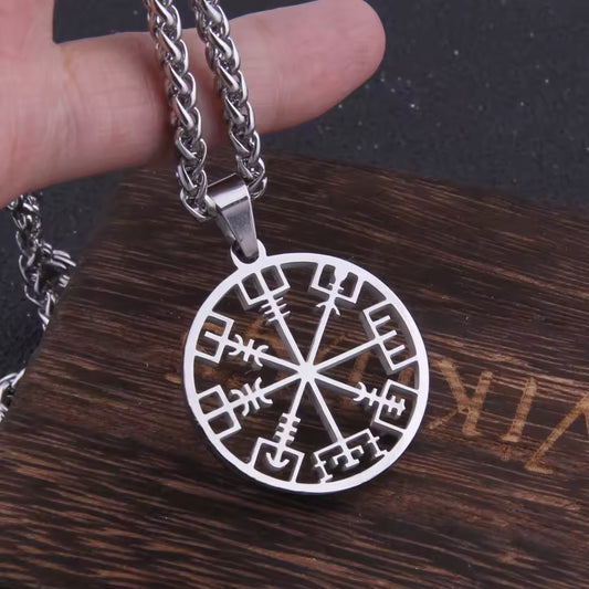 Ateloriac Pendant: Vegvísir