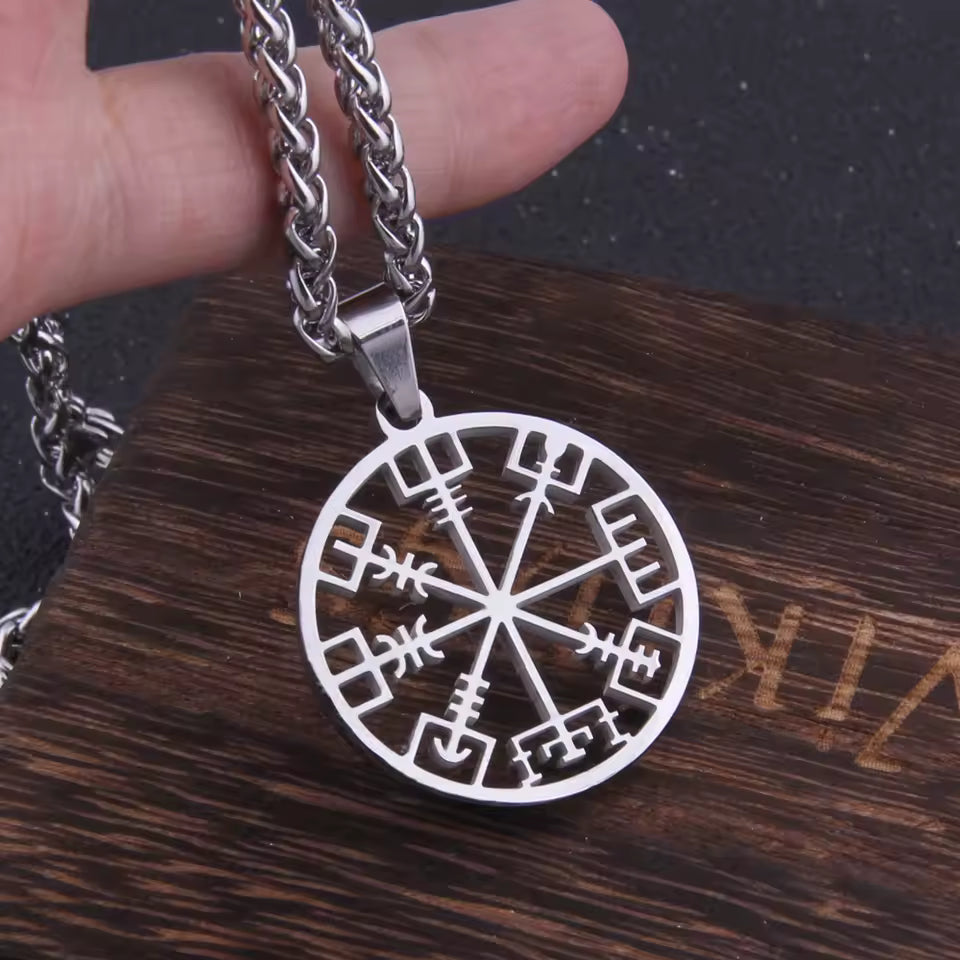 Ateloriac Pendant: Vegvísir